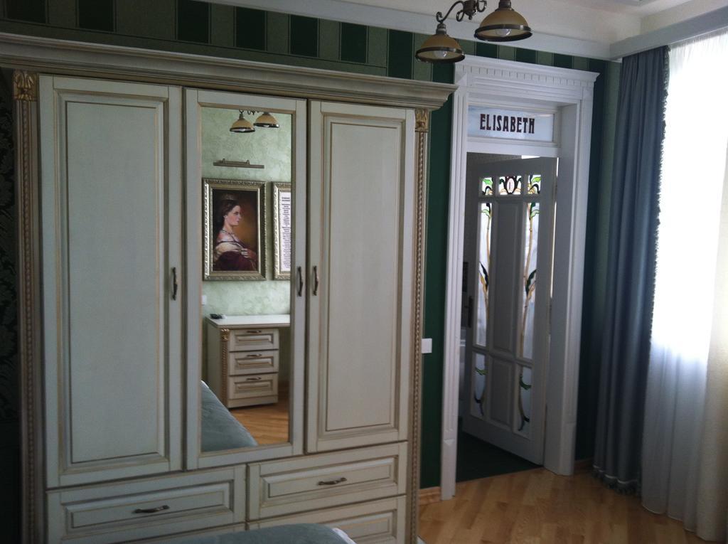 Fontush Boutique Hotel Ивано-Франкивск Стая снимка