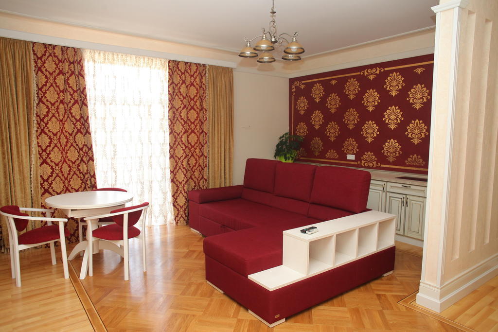 Fontush Boutique Hotel Ивано-Франкивск Стая снимка