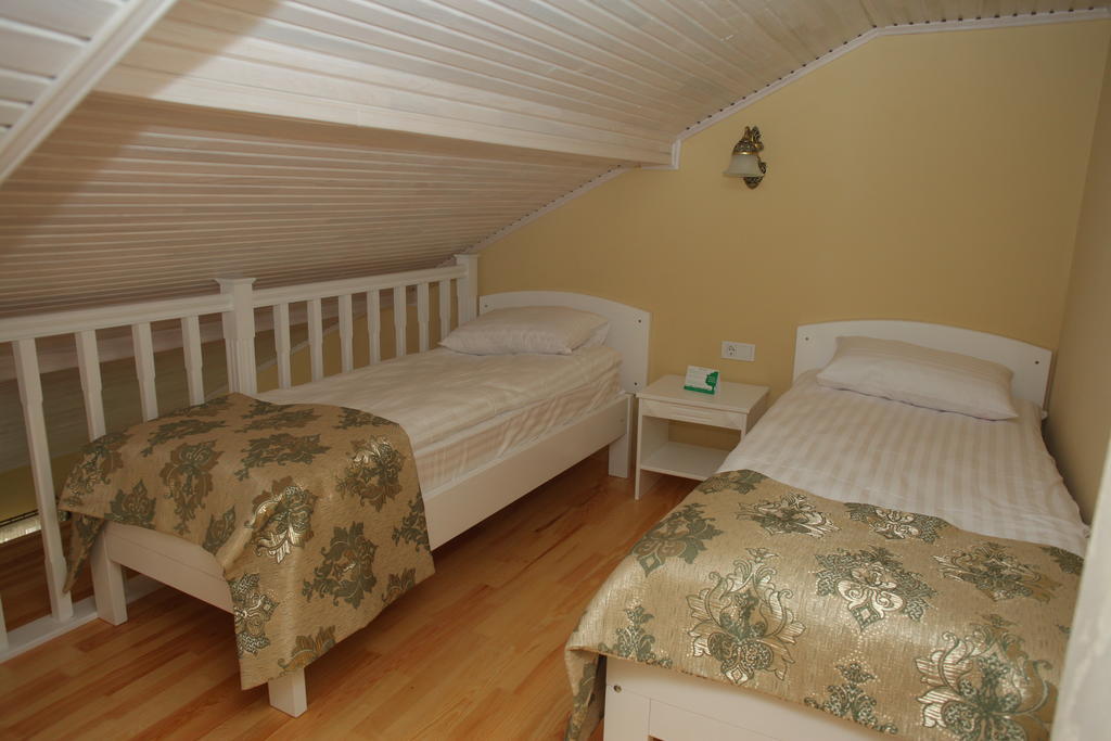 Fontush Boutique Hotel Ивано-Франкивск Стая снимка