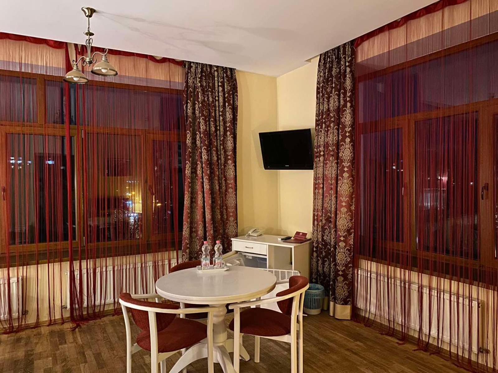Fontush Boutique Hotel Ивано-Франкивск Екстериор снимка